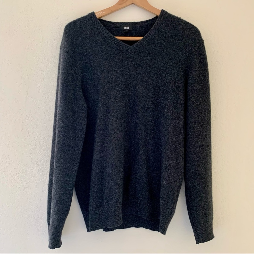 UNIQLO fuzzy v-neck black sweater
